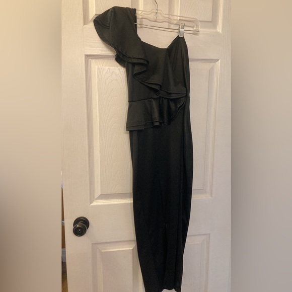 Bodycon black one sleeve frill front dress - Picture 2 of 2